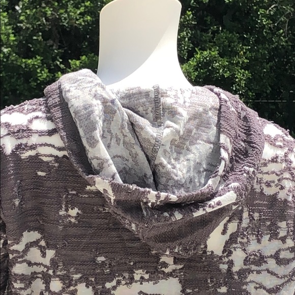 Hoodie with long sleeve, distressed fabric look - Picture 4 of 8